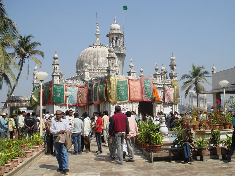 Haji Ali Mosque in Mumbai, India. Photo by Ondřej Žváček, Wikimedia Commons