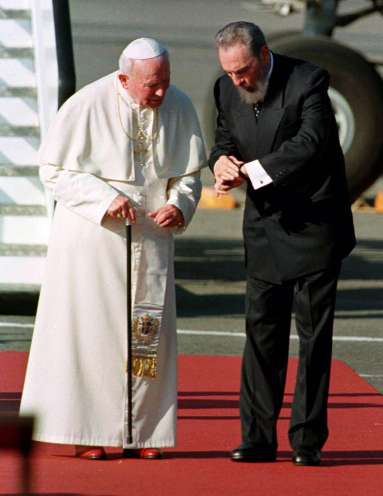 Cuba's leader Fidel Castro (R) stops to read his watch during Pope John Paul II's arrival ceremony at Jose Marti Airport in this January 21, 1998 file photo. Ailing Cuban leader Fidel Castro said on February 19, 2008 that he will not return to lead the country, retiring as head of state 49 years after he seized power in an armed revolution. Photo courtesy of REUTERS/Zoraida Diaz