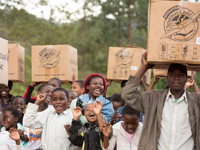 Operation Christmas Child shoebox distribution at Mulunguzi Dam in Zomba, Malawi.  Photo courtesy of Kim E. Rowland via Samaritan’s Purse