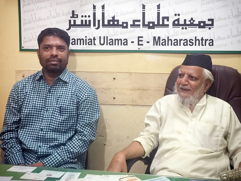 Accused Javed Abdul Majid, left, meeting Gulzar Azmi after being released on bail. Majid spent eight years in jail after being convicted in the Aurangabad Arms Haul Case. Photo courtesy of Jamiat Ulama e Maharashtra