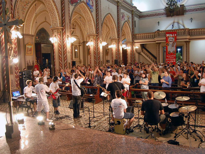A Catholic Charismatic Renewal youth healing service in Brazil in 2009. Photo courtesy of Creative Commons