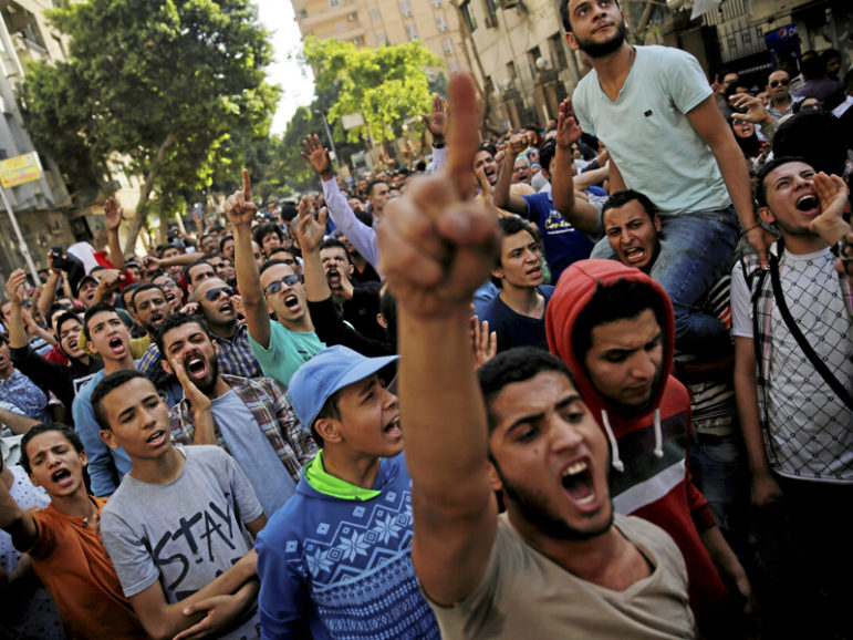 Egyptian protesters and Muslim Brotherhood members shout slogans against President Abdel Fattah al-Sisi and the government during a demonstration protesting the government's decision to transfer two Red Sea islands to Saudi Arabia, in front of the Press Syndicate in Cairo, Egypt, April 15, 2016. Photo courtesy REUTERS/Amr Abdallah Dalsh 