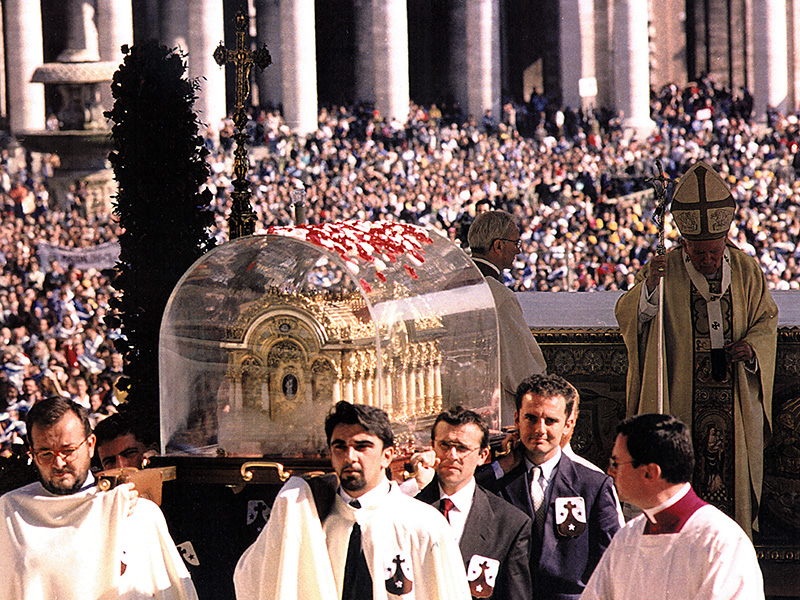 Relics of St. Therese are carried in procession after she was declared a doctor of the church by Pope John Paul II on Oct. 19, 1997. 