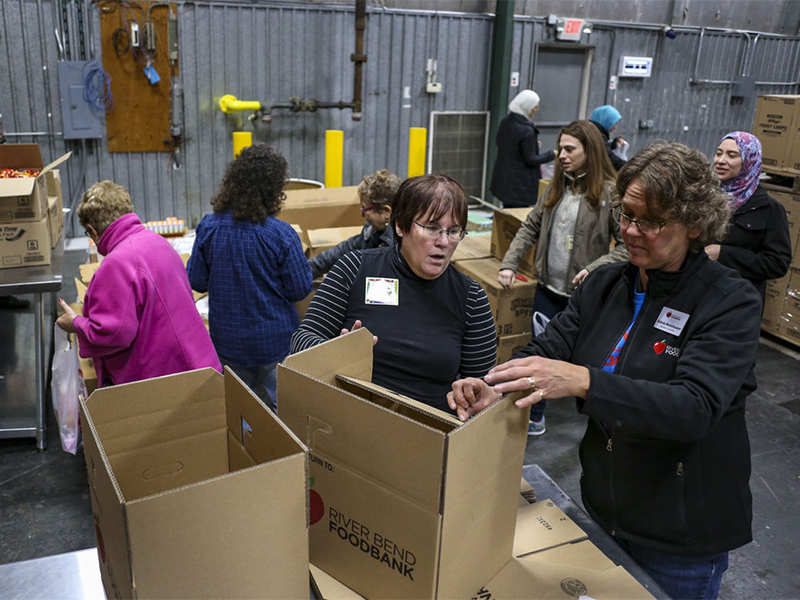 Members of the Quad Cities Sisterhood of Salaam Shalom chapter volunteer at the River Bend Foodbank in Davenport, Iowa, as part of the National Sadaqa-Tzedakah Day in December 2017. Photo courtesy of Sisterhood of Salaam Shalom