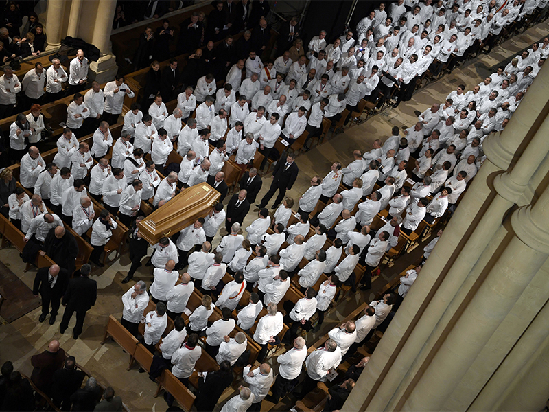 Chefs carry the coffin of French chef Paul Bocuse during a funeral ceremony at the Saint-Jean Cathedral in Lyon, central France, Friday, Jan. 26, 2018. Hundreds of chefs and French dignitaries gathered in the culinary mecca of Lyon for the funeral of Paul Bocuse, a master chef who defined French cuisine for more than a half-century and put it on tables around the world. (Philippe Desmazes/Pool Photo via AP)