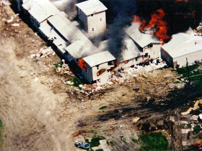 Fire spreads to second floor rooms at Mount Carmel Center ranch, the Branch Davidian headquarters, on April 19, 1993. Photo courtesy of Creative Commons