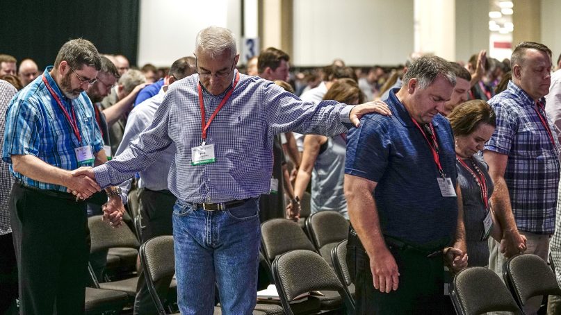 Messengers pray for unity during the first session of the two-day Southern Baptist Convention annual meeting at the Kay Bailey Hutchison Convention Center in Dallas on June 12, 2018. Photo by Adam Covington via Baptist Press