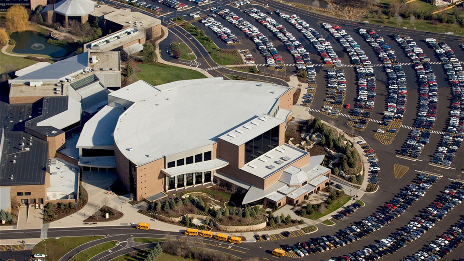 The main campus of Willow Creek Community Church in South Barrington, Illinois. Photo courtesy of Willow Creek Community Church