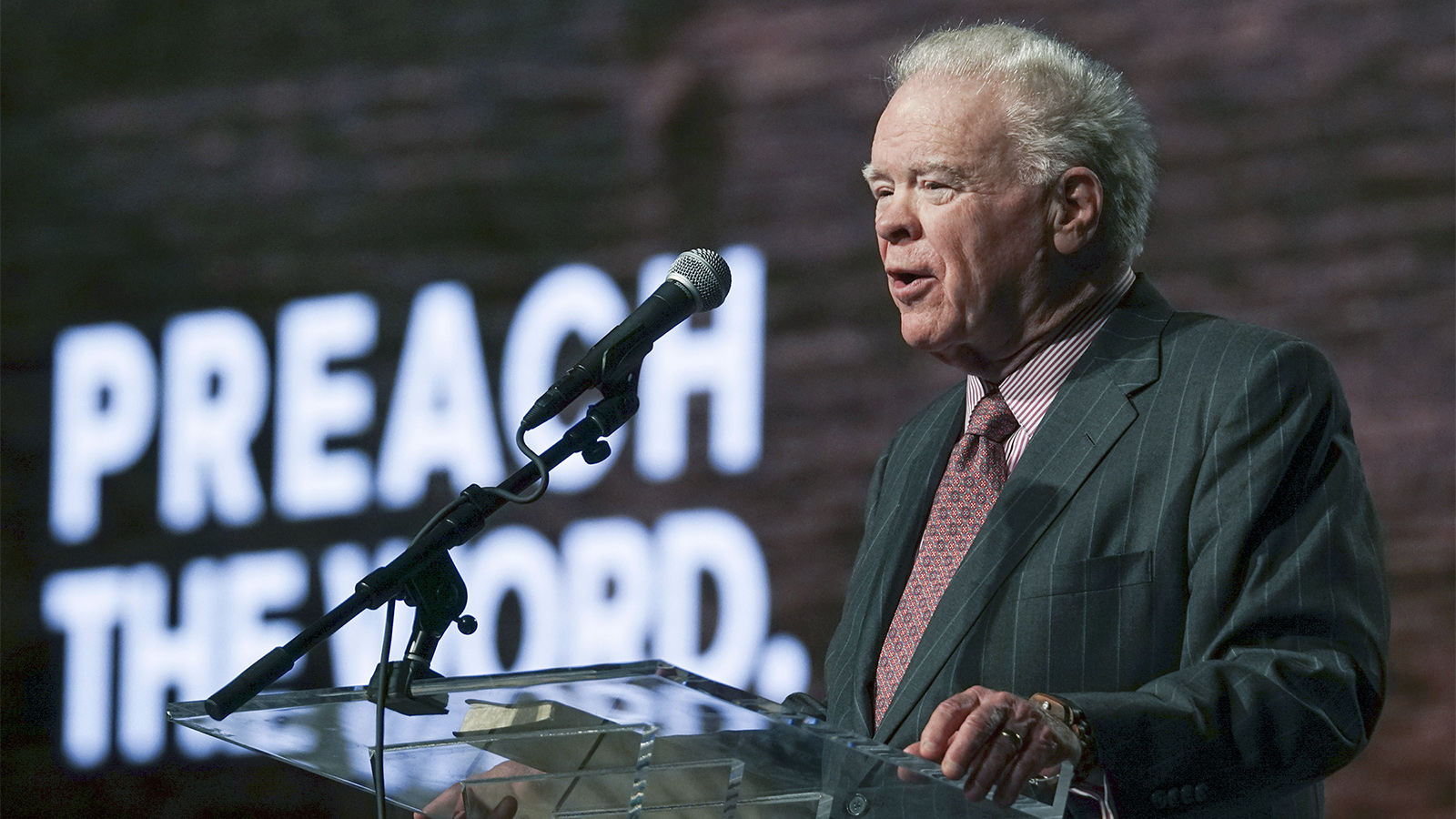 Paige Patterson gives a report June 14, 2017, during the Southern Baptist Convention annual meeting at the Phoenix Convention Center. Photo by Adam Covington/Baptist Press