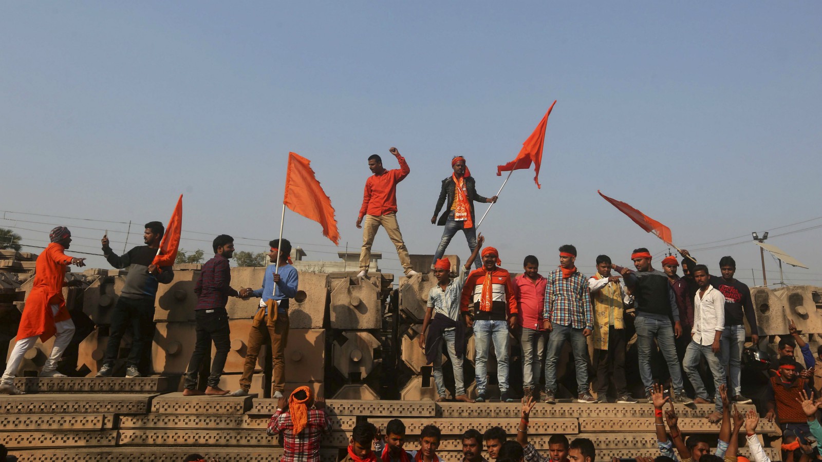 Tens of thousands in India demand rebuilding of Hindu temple