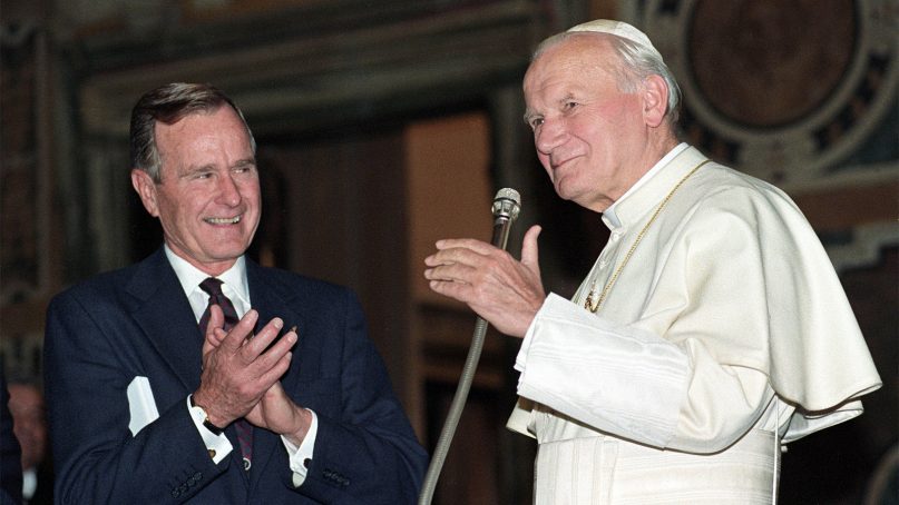President George H.W. Bush applauds Pope John Paul II after a welcoming ceremony prior to their audience at the Vatican, on Nov. 8, 1991. Bush died on Friday, Nov. 31, 2018, at the age of 94.  Photo by Rick Wilking/Reuters