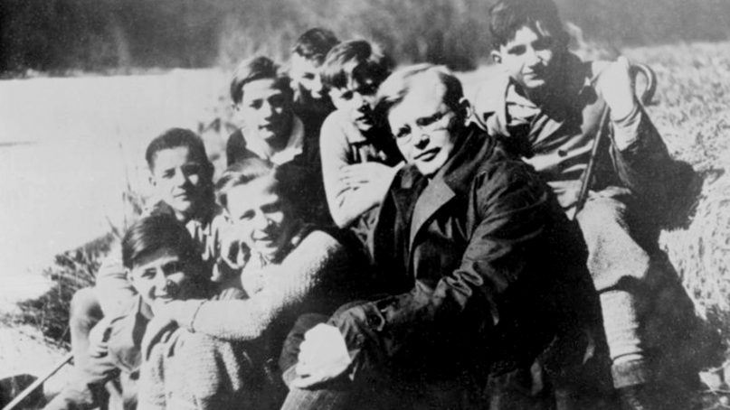 Dietrich Bonhoeffer on a weekend getaway with confirmands of Zion's Church congregation in 1932. Photo courtesy of German Federal Archives/Creative Commons