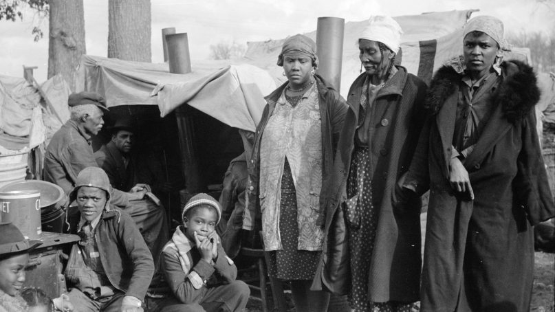 Evicted sharecroppers along Highway 60 in New Madrid County, Mo., in January 1939. Photo by Arthur Rothstein/LOC/Creative Commons
