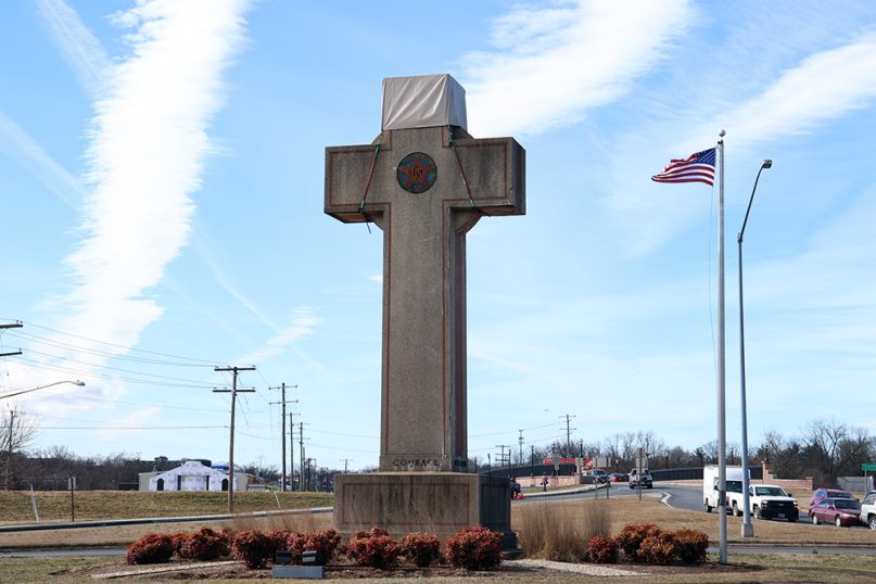 The 40-foot Peace Cross stands at an intersection in Bladensburg, Md., northeast of Washington. RNS photo by Adelle M. Banks