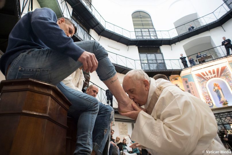 Pope Francis washes the feet of inmates during his visit to the Regina Coeli detention center in Rome on March 29, 2018, where he celebrated the 