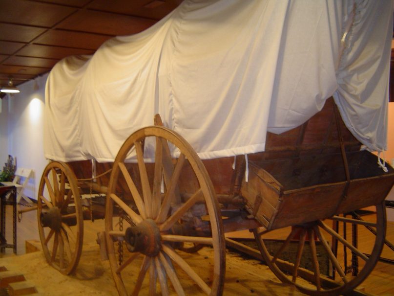Covered wagon. Wikimedia Commons.