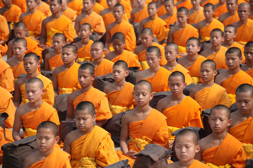 Buddhist males meditate in Thailand. Photo by Honey Kochphon Onshawee/Pixabay/Creative Commons