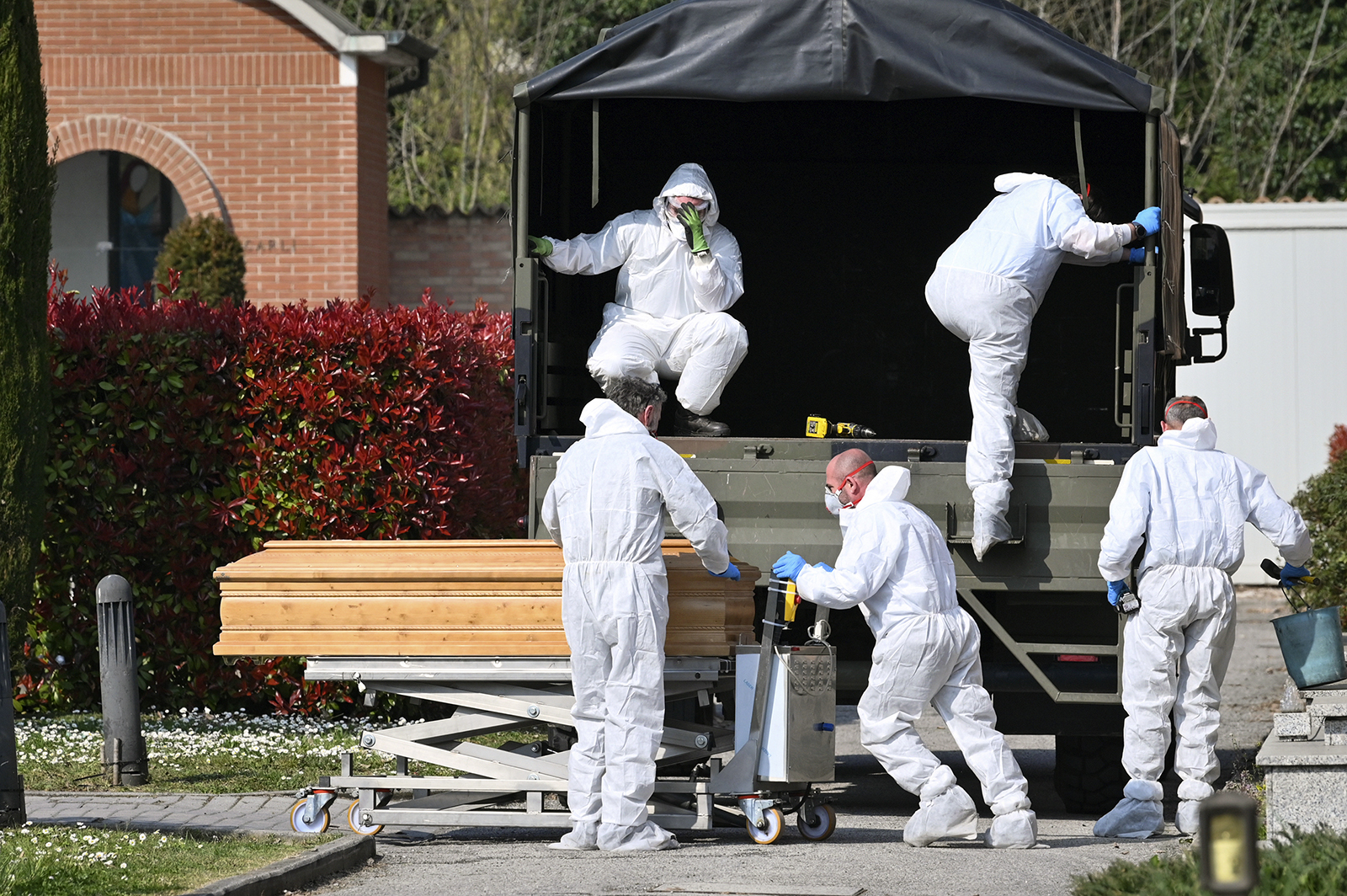As coronavirus death toll mounts, faith leaders the world over grapple with funerals