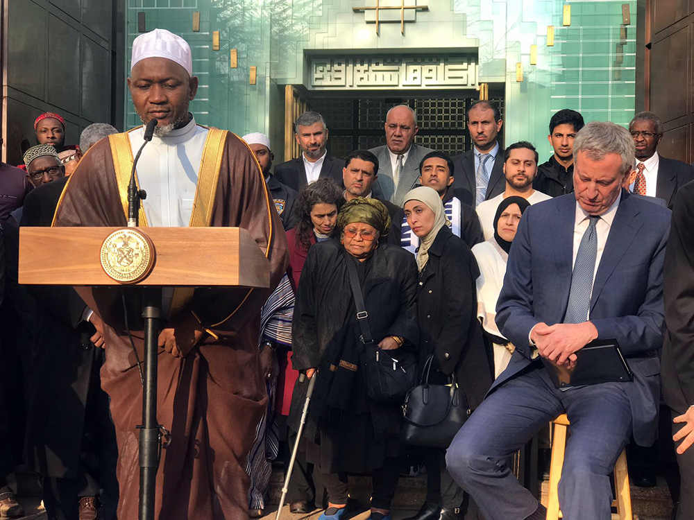Imam Saad Jalloh, left, speaks during an event with New York City Major Bill de Blasio, right, at the Islamic Cultural Center of New York, in Manhattan in 2019. Photo courtesy of ICCNY