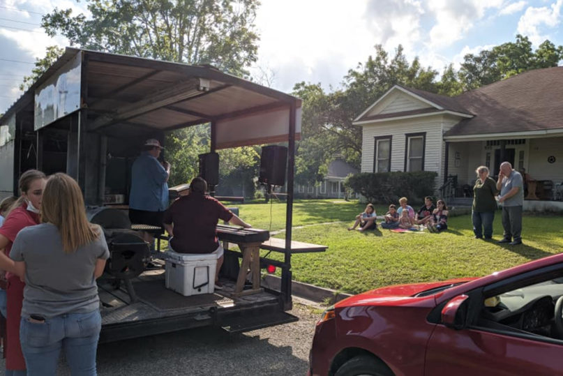 Barbecue Baptist Church, an outreach program of First Baptist Church of Navasota, Texas, visits a home in May 2020. Photo courtesy of Barbecue Baptist Church