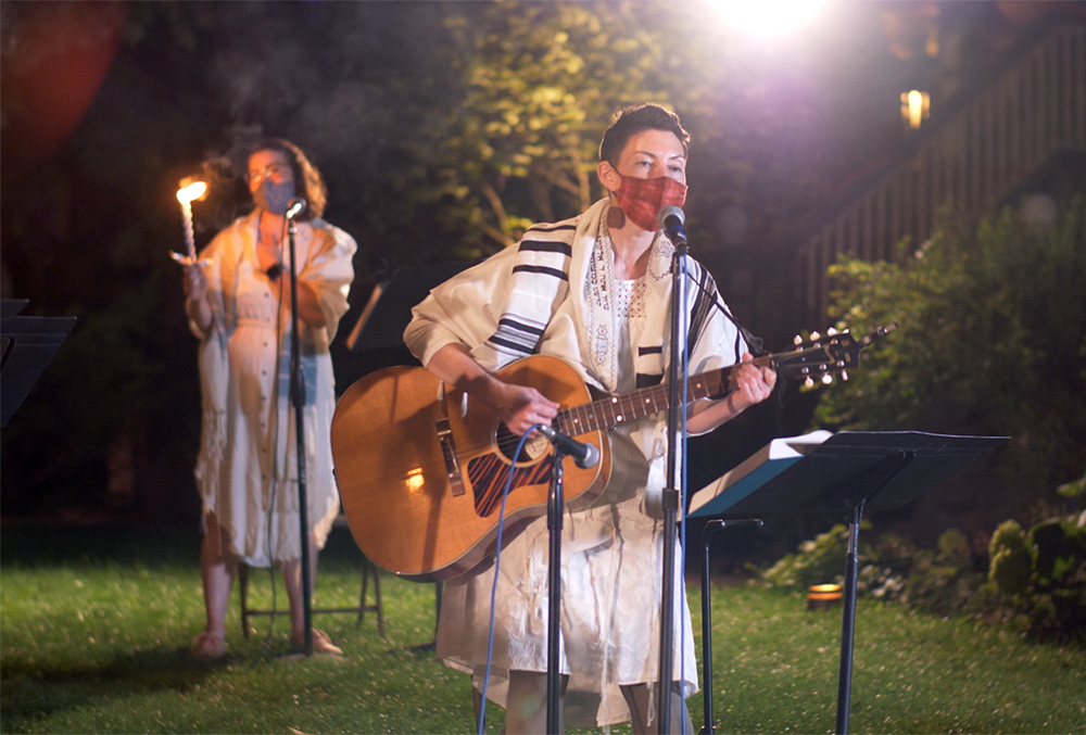 Rabbi Lizzi Heydemann, center, with musicians and singers from Mishkan Chicago perform songs and prayers of the High Holidays while outdoors. Photo courtesy of See3 Digital Events