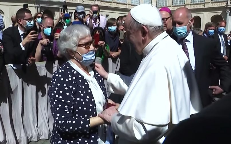 Pope Francis speaks with Lidia Maksymowicz, a survivor of the Holocaust camp Auschwitz, before kissing her number tattoo. Screen grab courtesy of Vatican News