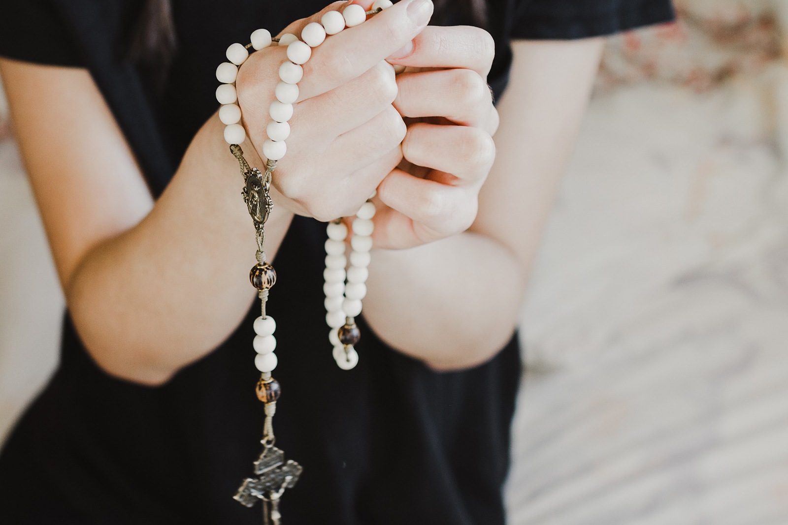 Pope Francis invites faithful to monthlong rosary marathon for end of pandemic