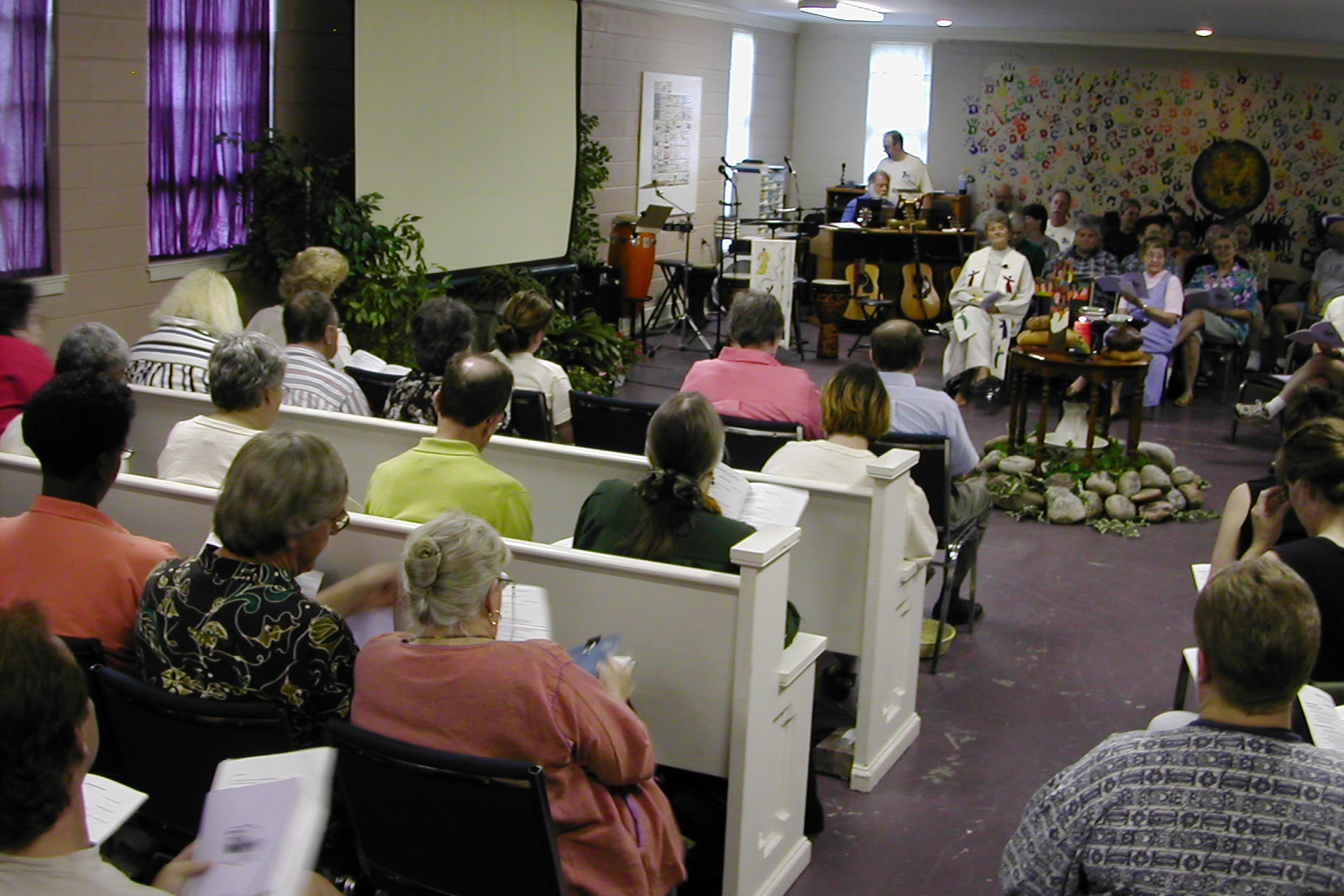 A worship service at Community of Hope church in Tulsa, Oklahoma, in the 1990s. Photo courtesy of Leslie Penrose