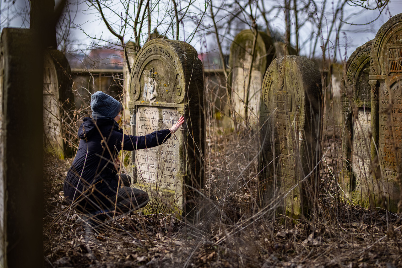 Takmer polovica európskych židovských cintorínov sa rúca