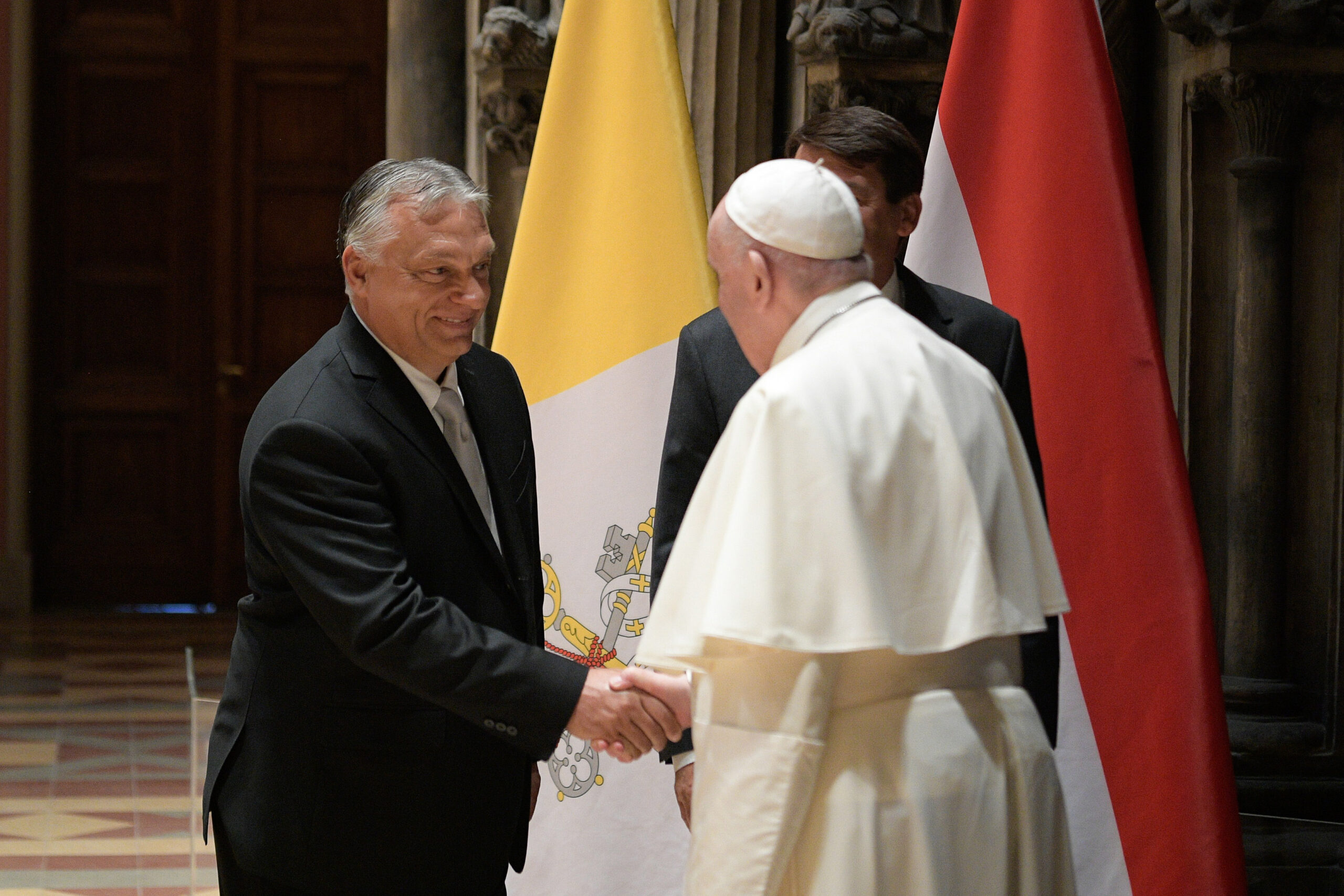 Pope calls on world to welcome refugees and immigrants