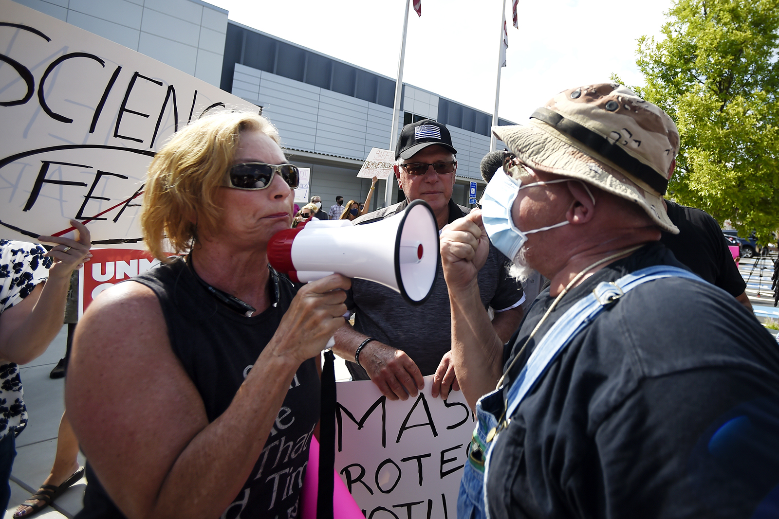 A mask mandate showdown in Cobb County school board pits ‘faith’ against ‘fear’