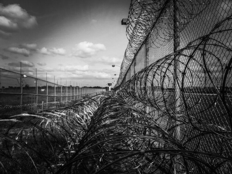 Razor wire surrounds a prison. Image by Jody Davis/Pixabay/Creative Commons