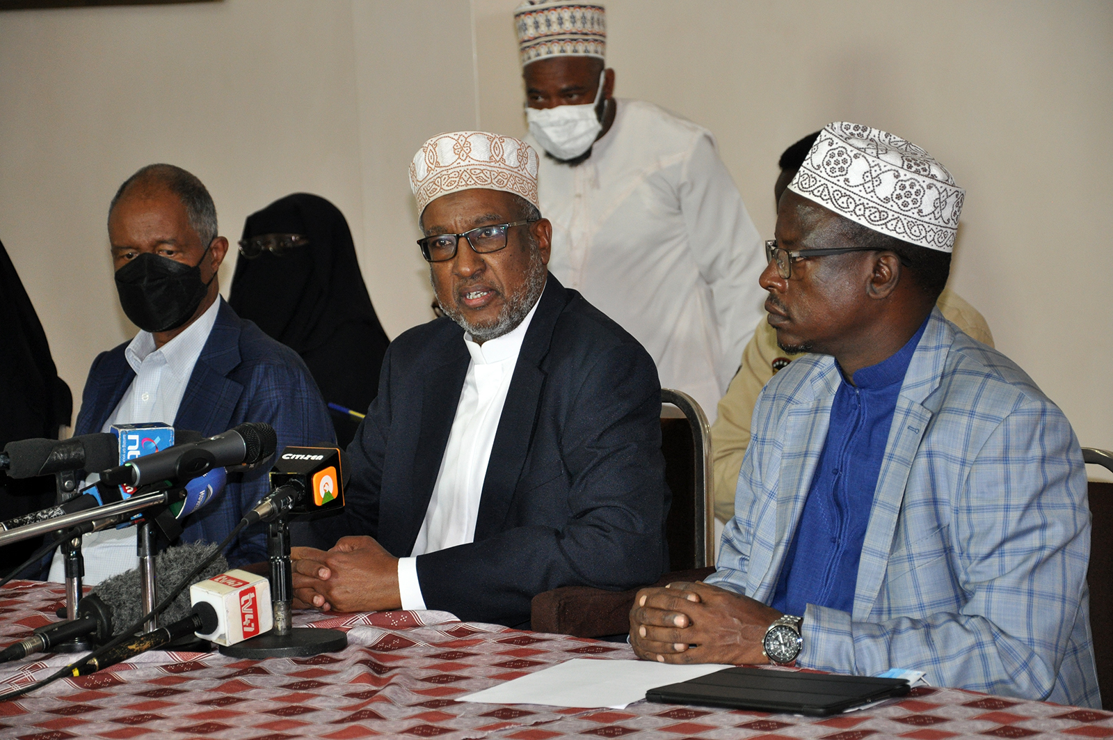 Sheikh Abdullahi Abdi, center, the chairman of the National Muslims Leaders Forum, speaks during a news conference at the Jamia Mosque in Nairobi, Kenya, on Oct. 29, 2021. RNS photo by Fredrick Nzwili