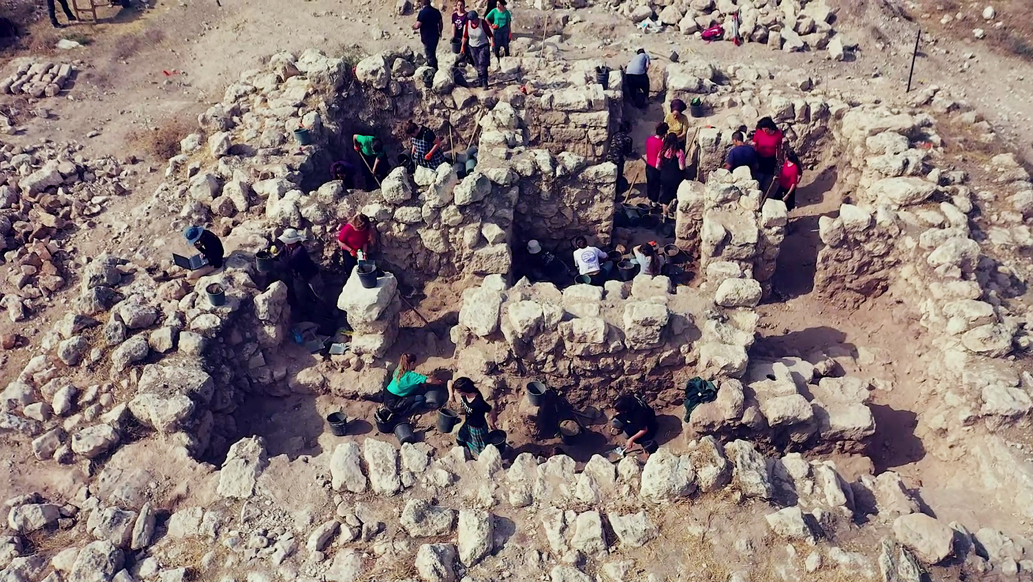 An aerial view of the workers at an excavation site in Lachish Forest. Photo by Emil Aladjem, Israel Antiquities Authority, courtesy of Israel Antiquities Authority