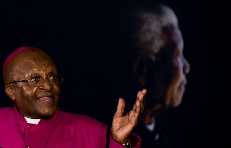 Archbishop Desmond Tutu addresses a crowd during a remembrance ceremony for the late Nelson Mandela held at the Nelson Mandela Foundation in Houghton, in Johannesburg, South Africa, Dec. 9, 2013. (Epa/Ian Langsdon)