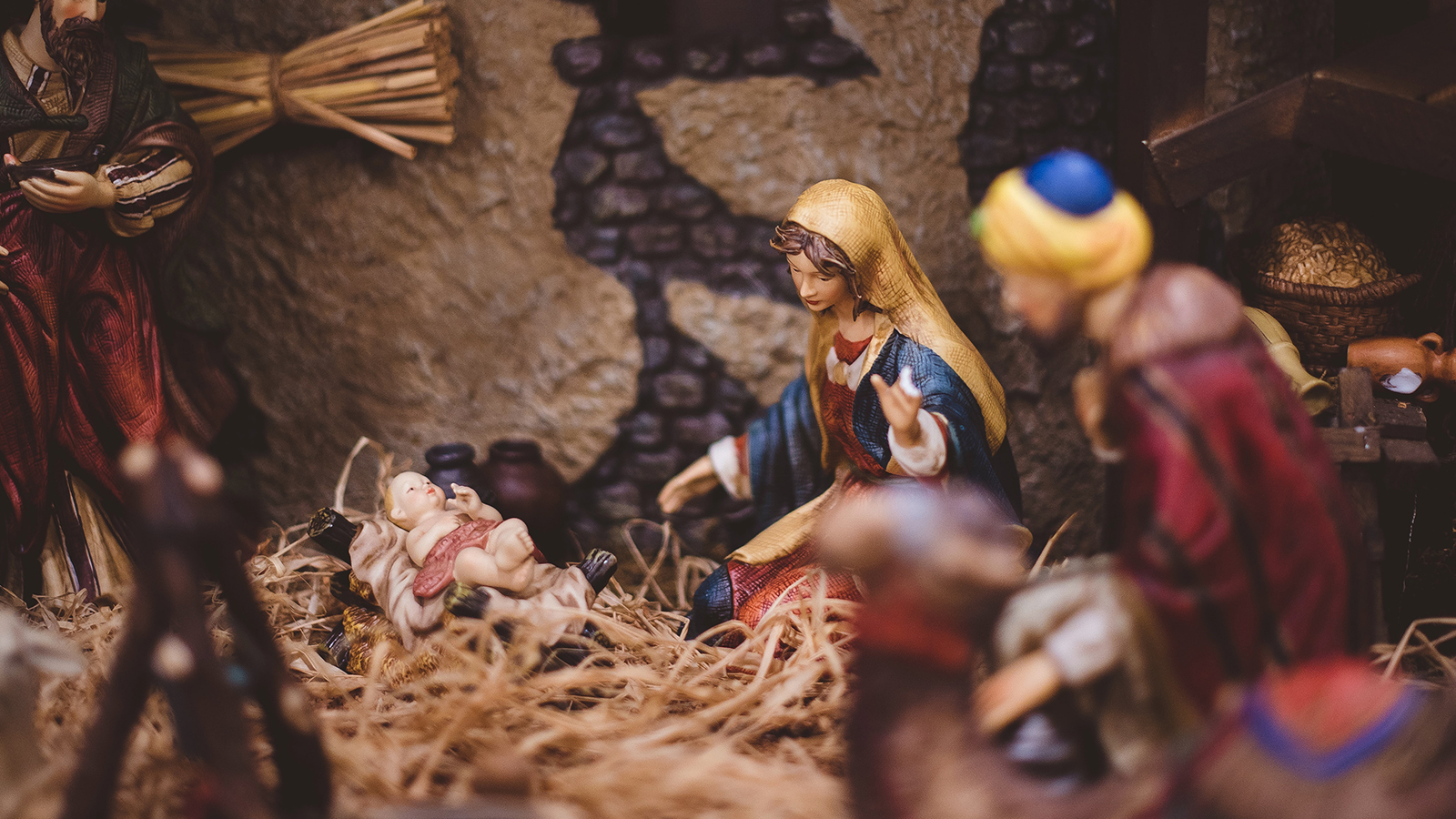 A manger scene with the focus on Mary and baby Jesus. Photo by Ben White/Unsplash/Creative Commons