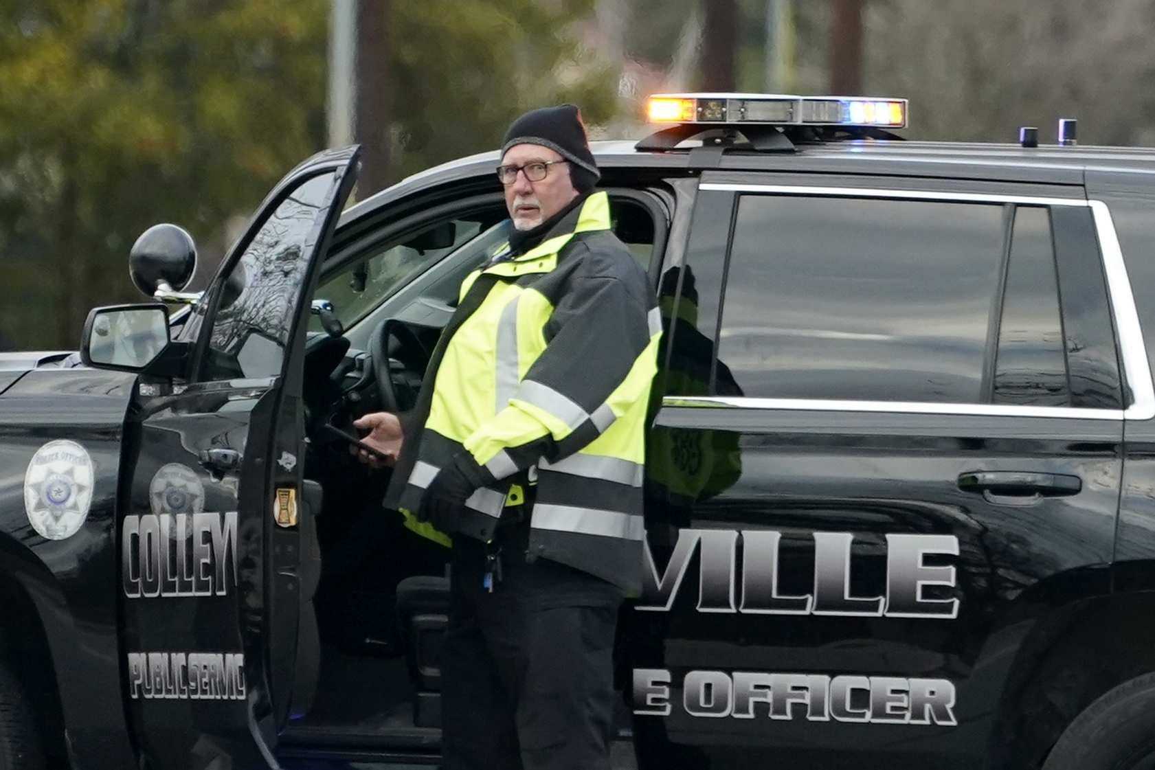 A law enforcement official stands patrol on a main road leading to Congregation Beth Israel synagogue where a man had held hostages for hours on Saturday, Jan. 15, 2022, in Colleyville, Texas. (AP Photo/Tony Gutierrez)