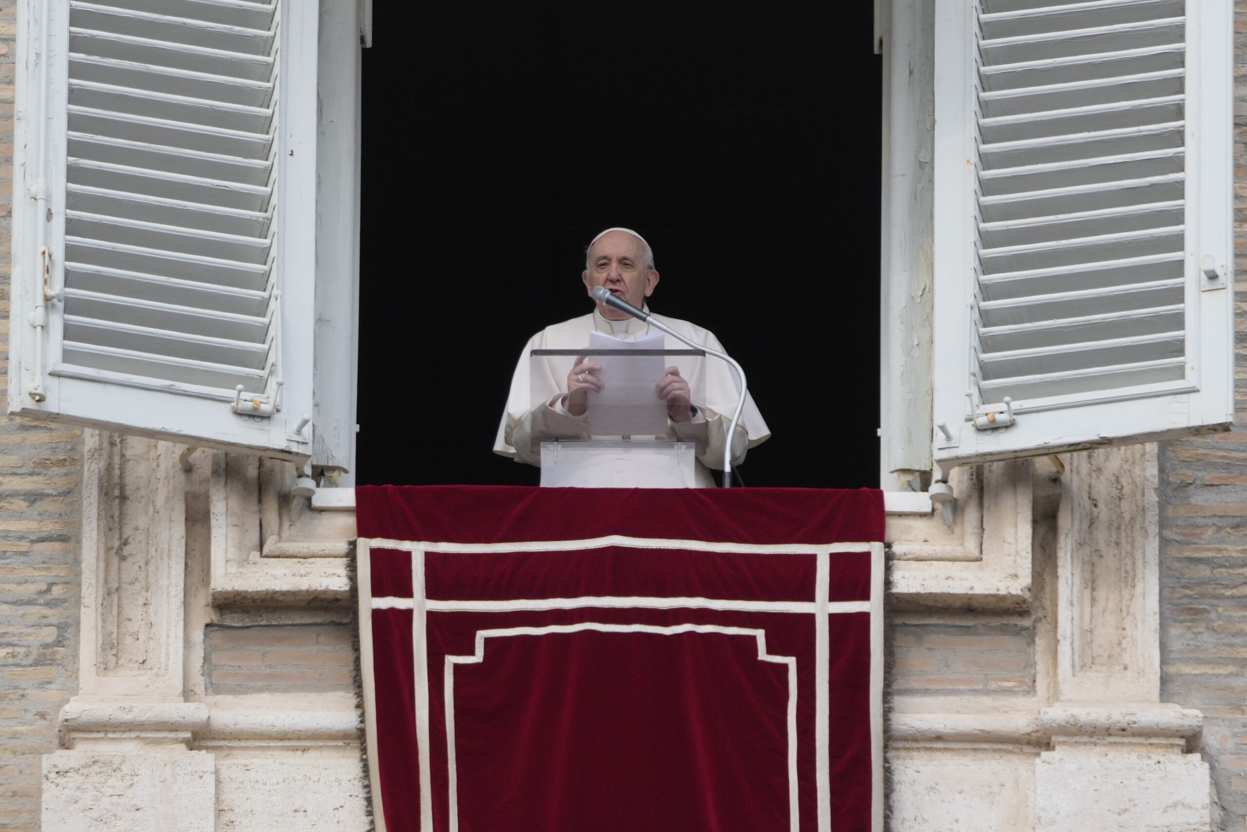 Pope Francis calls Ukrainian President Zelenskyy to express ‘profound pain’