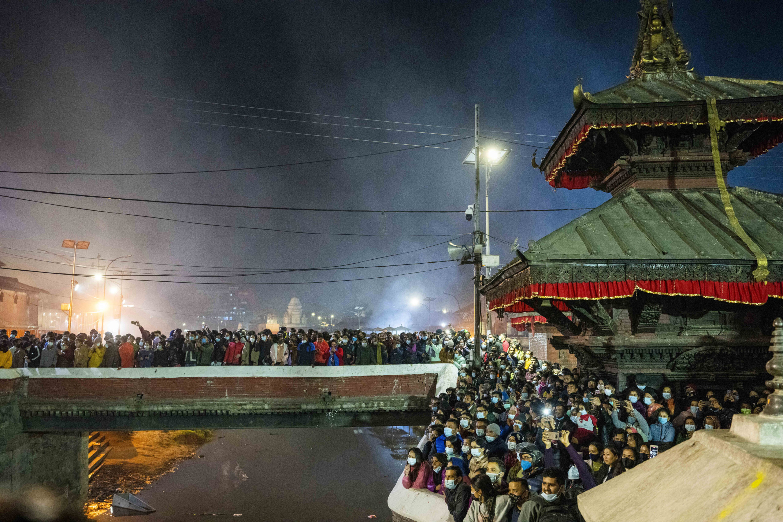 Hundreds of thousands of Hindu devotees celebrate festival