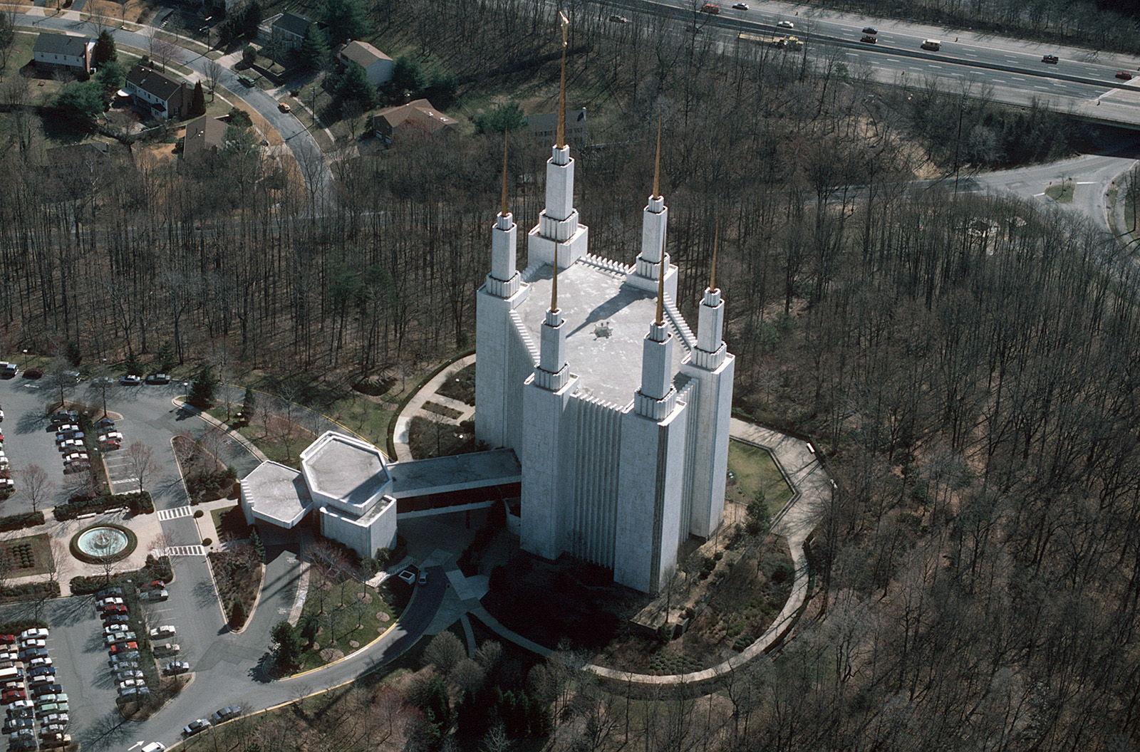 An aerial view of the D.C. Temple of the Church of Jesus Christ of Latter-day Saints in Washington, D.C., in 1988. Photo by MSGT Ken Hammond/National Archives/Creative Commons
