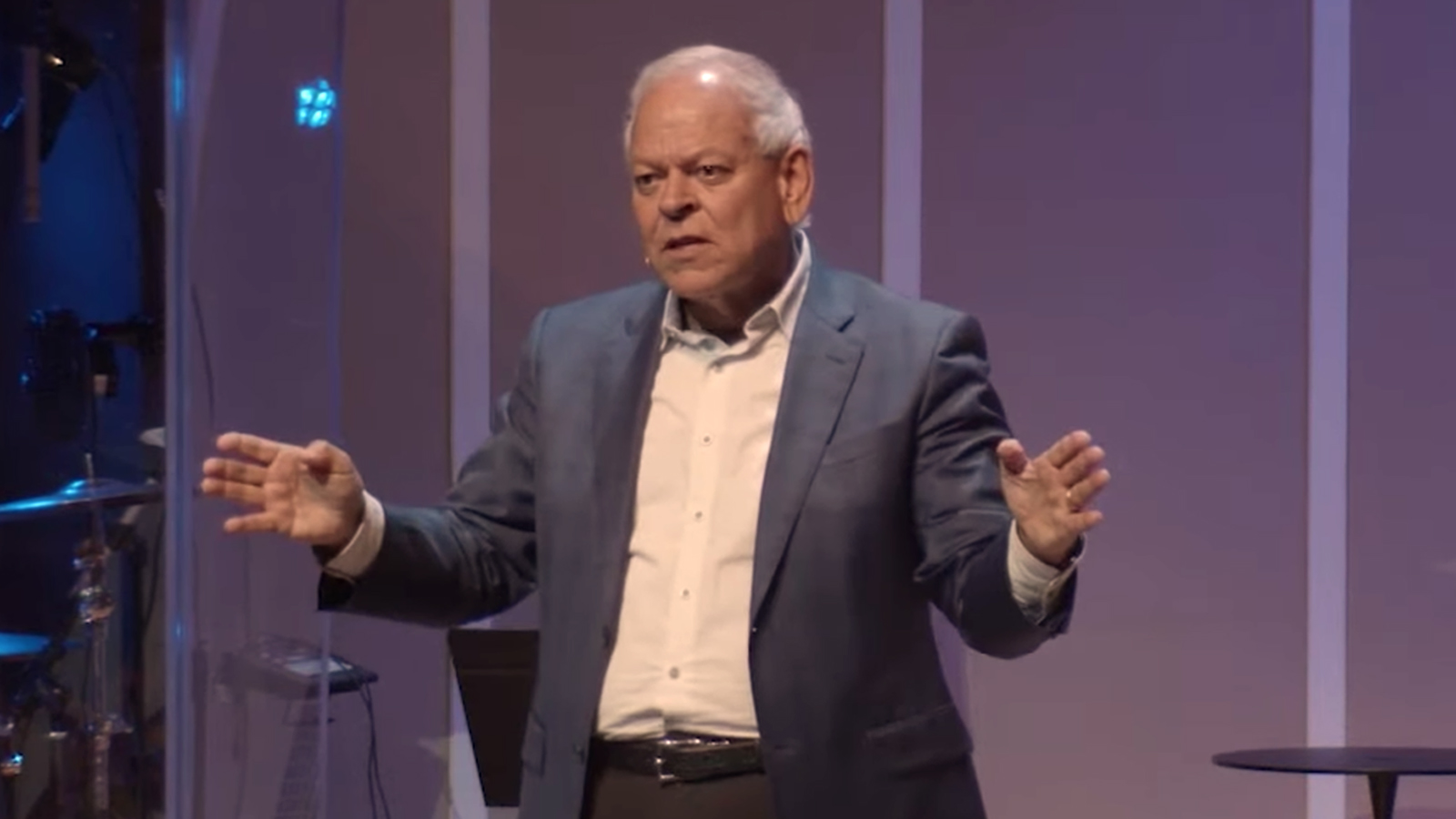 Online News Pastor Johnny Hunt speaks in October 2021 at Fairview Knox Church in Corryton, Tennessee. Video screen grab