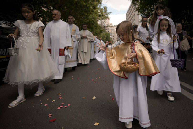 Photos of the Week: Corpus Christi celebrations; overturning Roe v. Wade