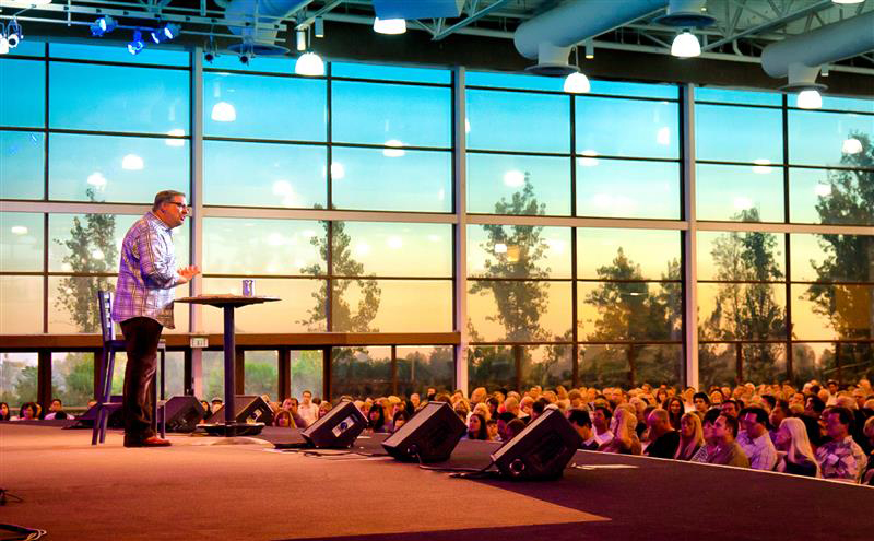 Pastor Rick Warren preaches at Saddleback Church in California. Photo courtesy A. Larry Ross