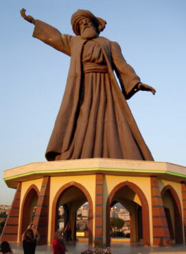 A statue of the poet Rumi in Buca, Turkey. Photo © Faik Sarıkaya/wowTURKEY.com