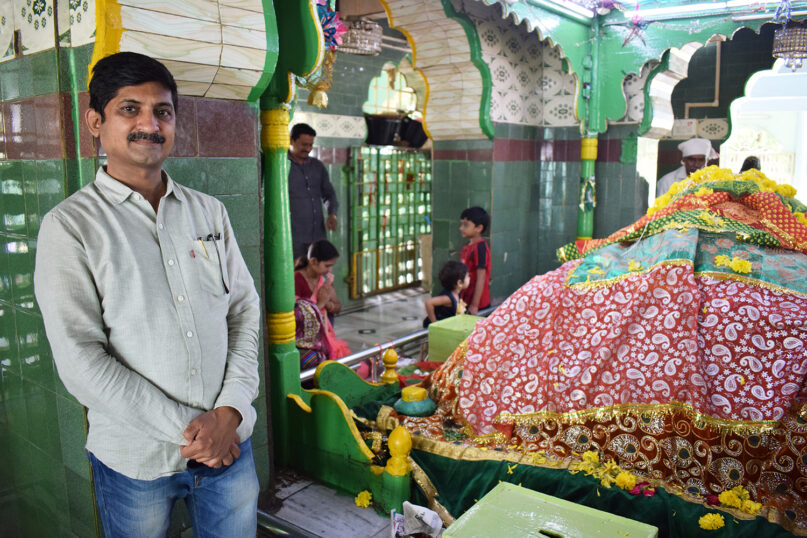 Atheist and college teacher Abhijit Deshpande at the Turabul Haq Dargah Sufi shrine in Parbhani, Maharashtra, last September. Photo by Priyadarshini Sen