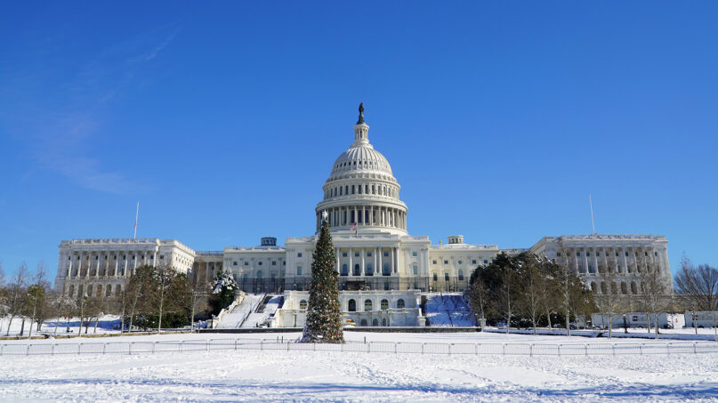 A layer of snow at the U.S. Capitol. Photo by Ian Hutchinson/Unsplash/Creative Commons