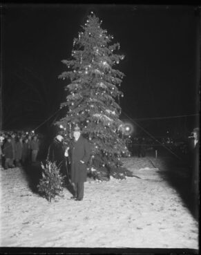 President Herbert Hoover and First Lady Lou Hoover light the National Christmas tree on Christmas Eve 1929. Photo courtesy of LOC/Creative Commons