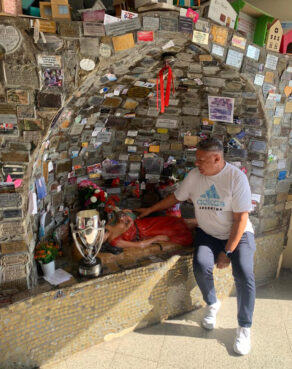Claudio Tapia, President of the Argentine Football Association, visits La Difunta Correa shrine with the 2022 Finalissima trophy in Nov. 2022, in western Argentina. Photo via Twitter/@tapiachiqui