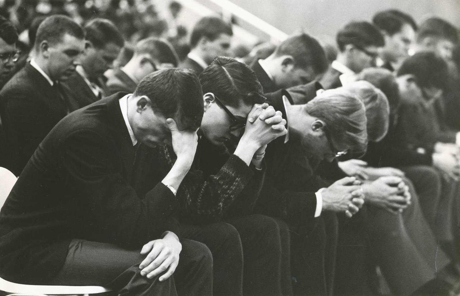 Attendees pray at Urbana 1964 at the University of Illinois at Urbana–Champaign. Photo courtesy of InterVarsity Christian Fellowship