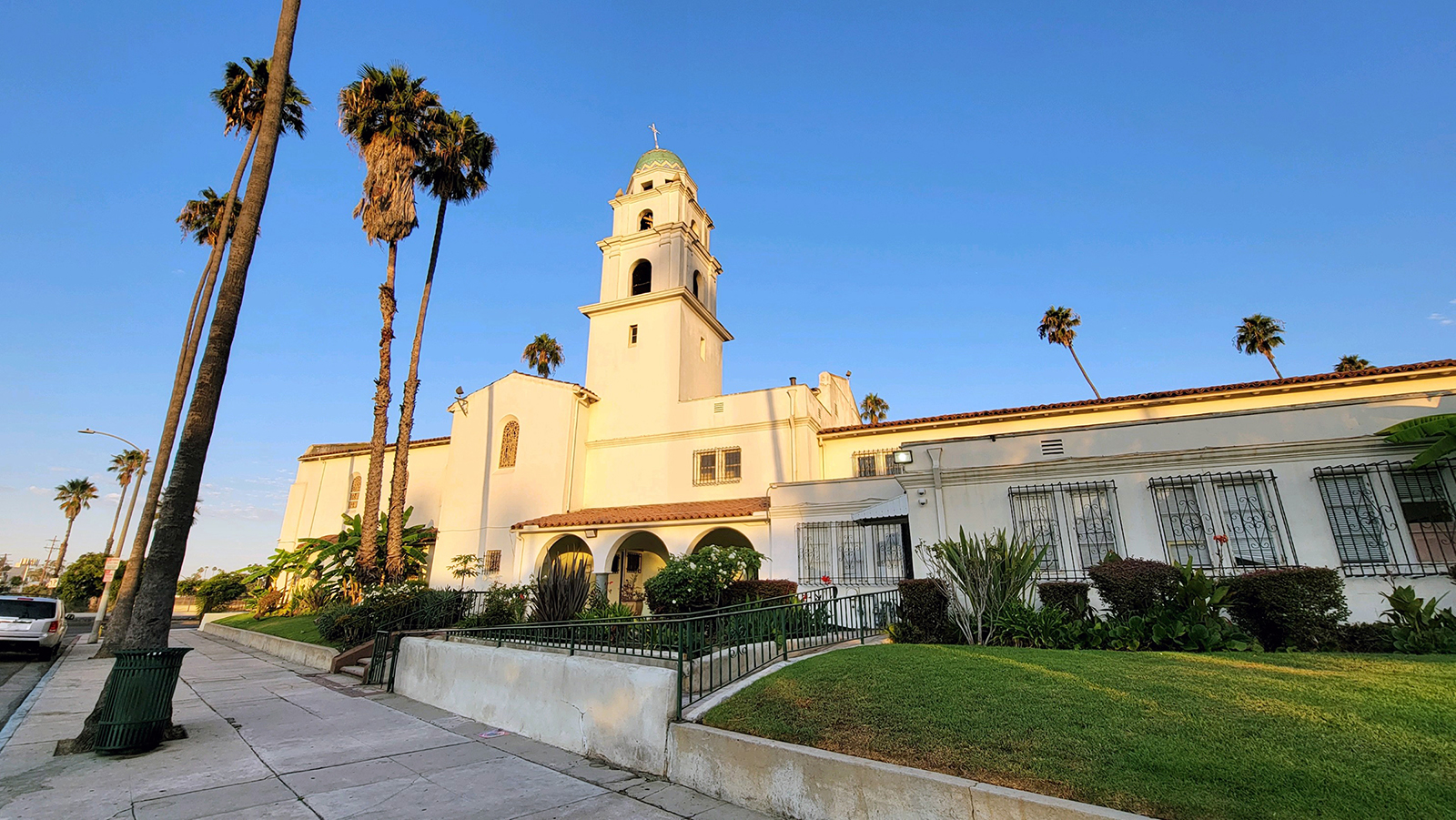 Congregational Church of Christian Fellowship inLos Angeles, California. Photo by Sihonn Dixon